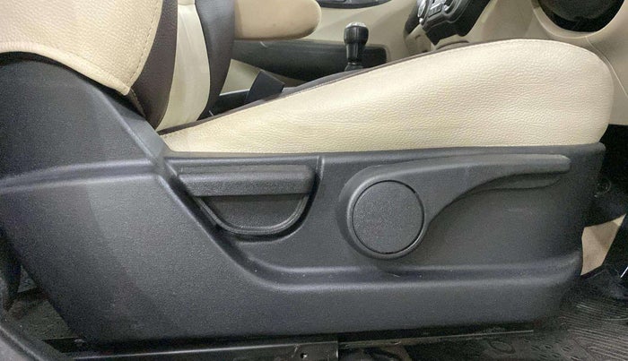 2014 Hyundai i20 ASTA 1.2, Petrol, Manual, 29,531 km, Driver Side Adjustment Panel