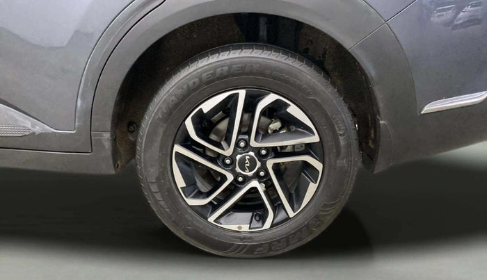 2022 KIA CARENS PRESTIGE PLUS 1.5 DIESEL 7 STR, Diesel, Manual, 46,789 km, Left Rear Wheel