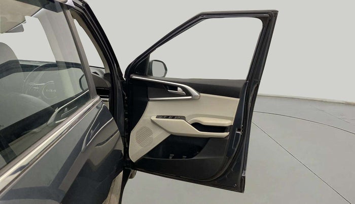 2022 KIA CARENS PRESTIGE PLUS 1.5 DIESEL 7 STR, Diesel, Manual, 46,789 km, RHS Front Door