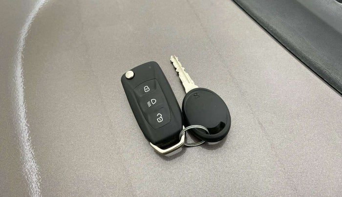 2017 Tata Tiago XT PETROL, Petrol, Manual, 25,359 km, Key Close Up