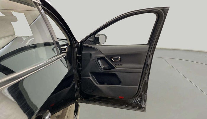 2022 Tata Safari XT PLUS, Diesel, Manual, 54,852 km, RHS Front Door