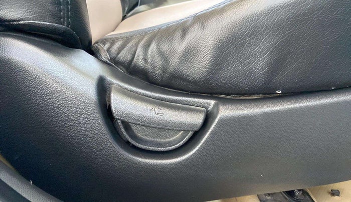 2018 Hyundai Grand i10 SPORTZ 1.2 KAPPA VTVT, Petrol, Manual, 41,106 km, Driver Side Adjustment Panel