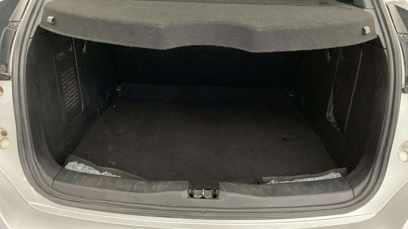 2019 Nissan Kicks XL 1.5, Petrol, Manual, 27,818 km, Boot Inside