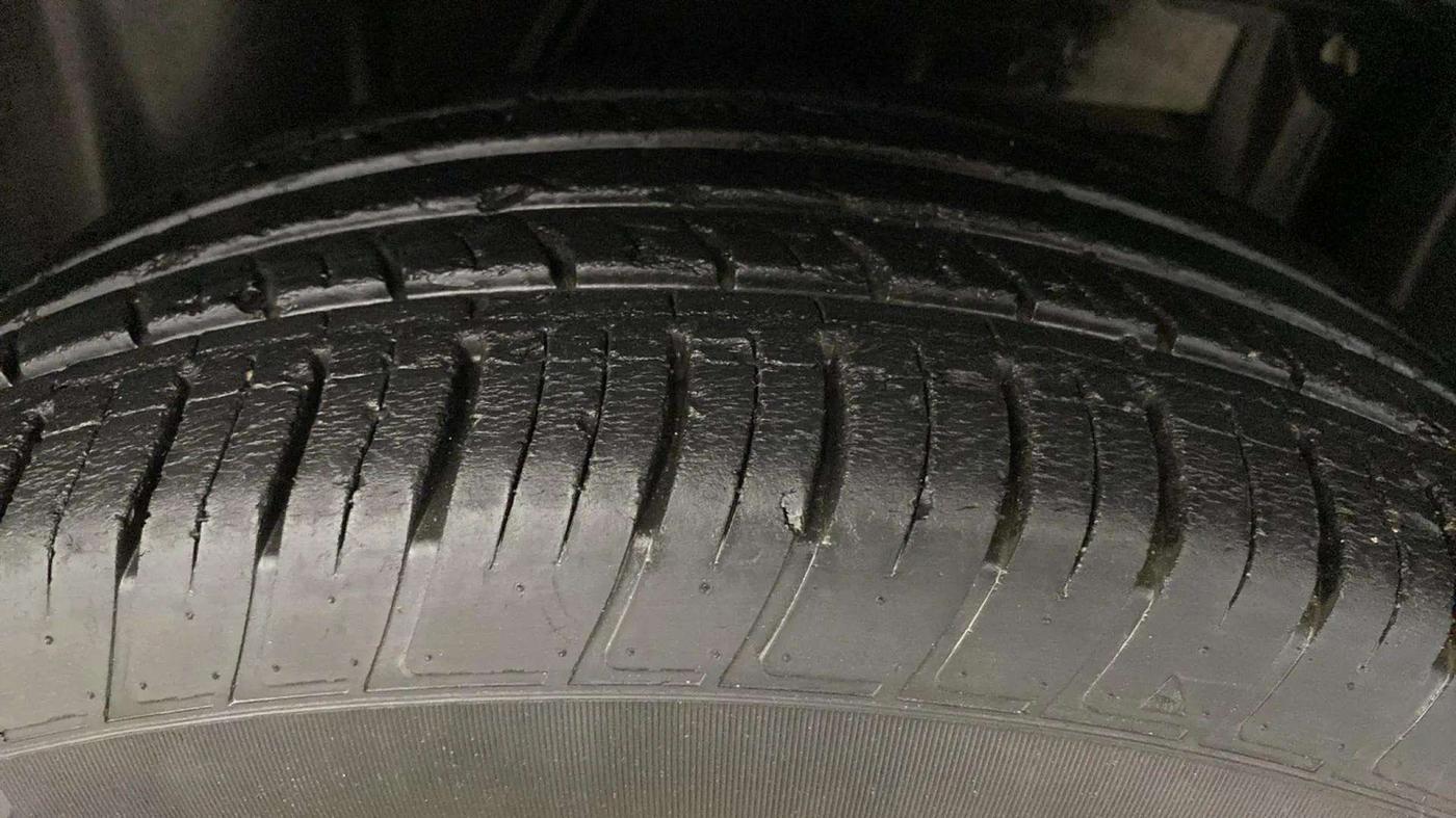 2019 Nissan Kicks XL 1.5, Petrol, Manual, 27,818 km, Left Rear Tyre Tread