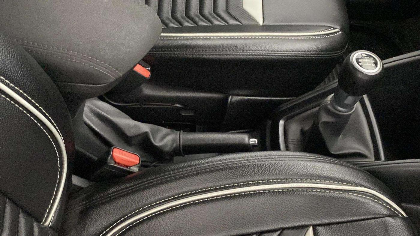 2019 Nissan Kicks XL 1.5, Petrol, Manual, 27,818 km, Gear Lever