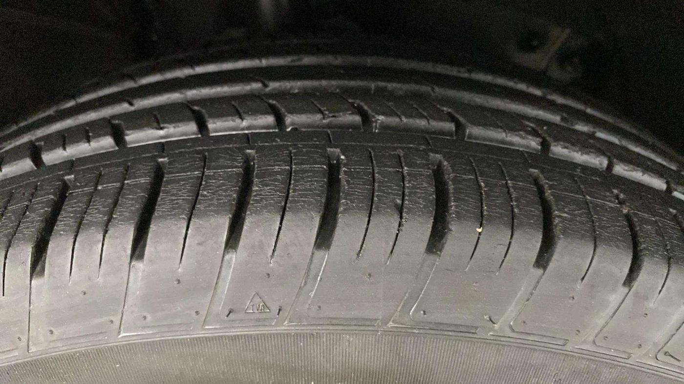 2019 Nissan Kicks XL 1.5, Petrol, Manual, 27,818 km, Right Front Tyre Tread