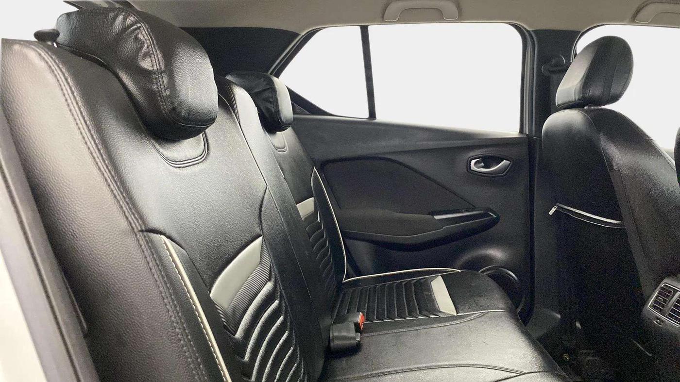 2019 Nissan Kicks XL 1.5, Petrol, Manual, 27,818 km, Right Side Rear Door Cabin