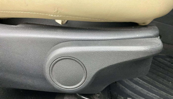 2018 Hyundai Xcent SX 1.2 (O), Petrol, Manual, 55,546 km, Driver Side Adjustment Panel