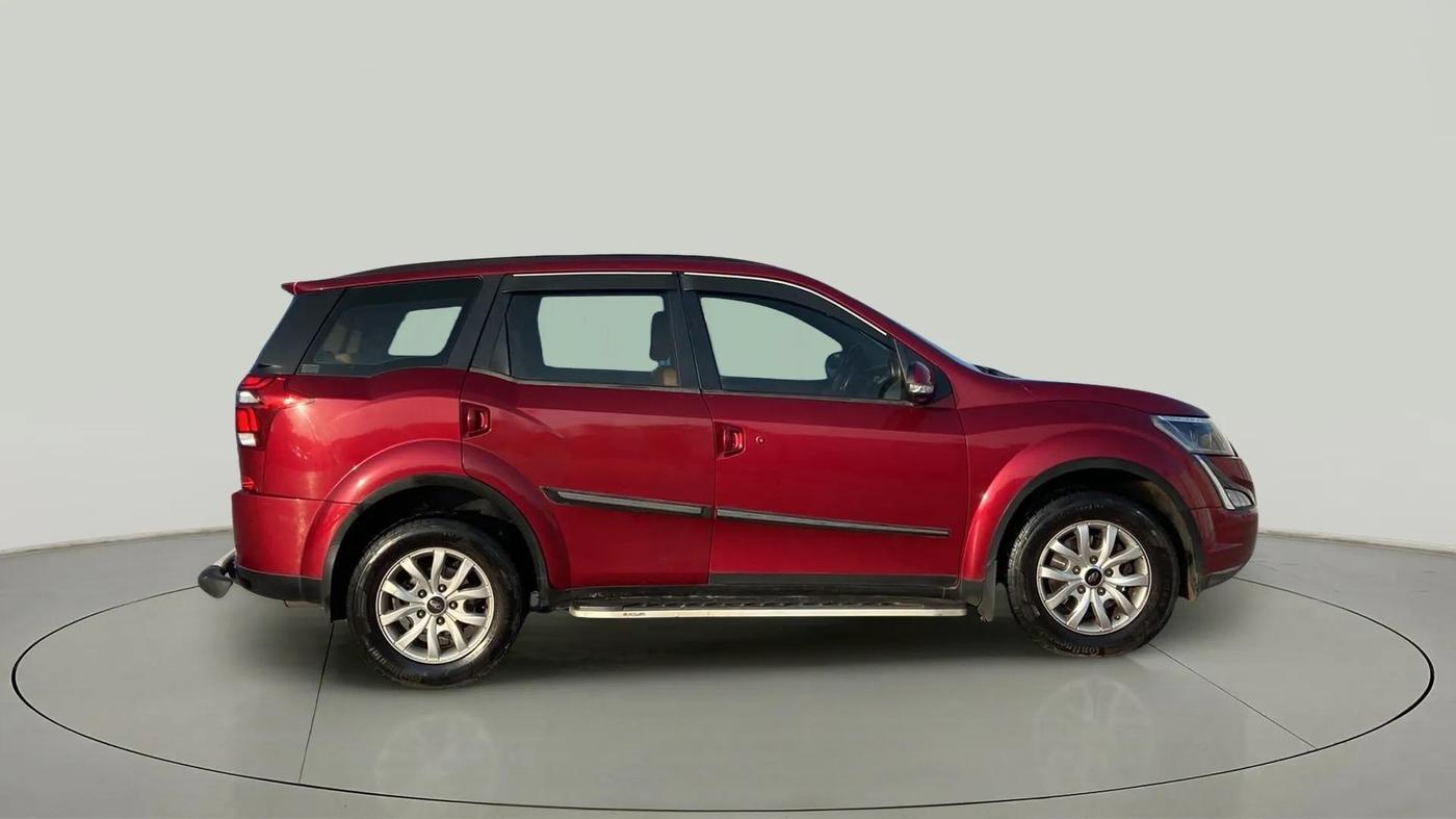 2018 Mahindra XUV500 W9, Diesel, Manual, 79,848 km, Right Side View