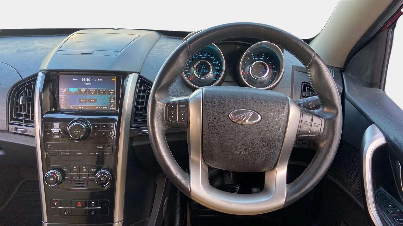 2018 Mahindra XUV500 W9, Diesel, Manual, 79,848 km, Steering Wheel Close Up