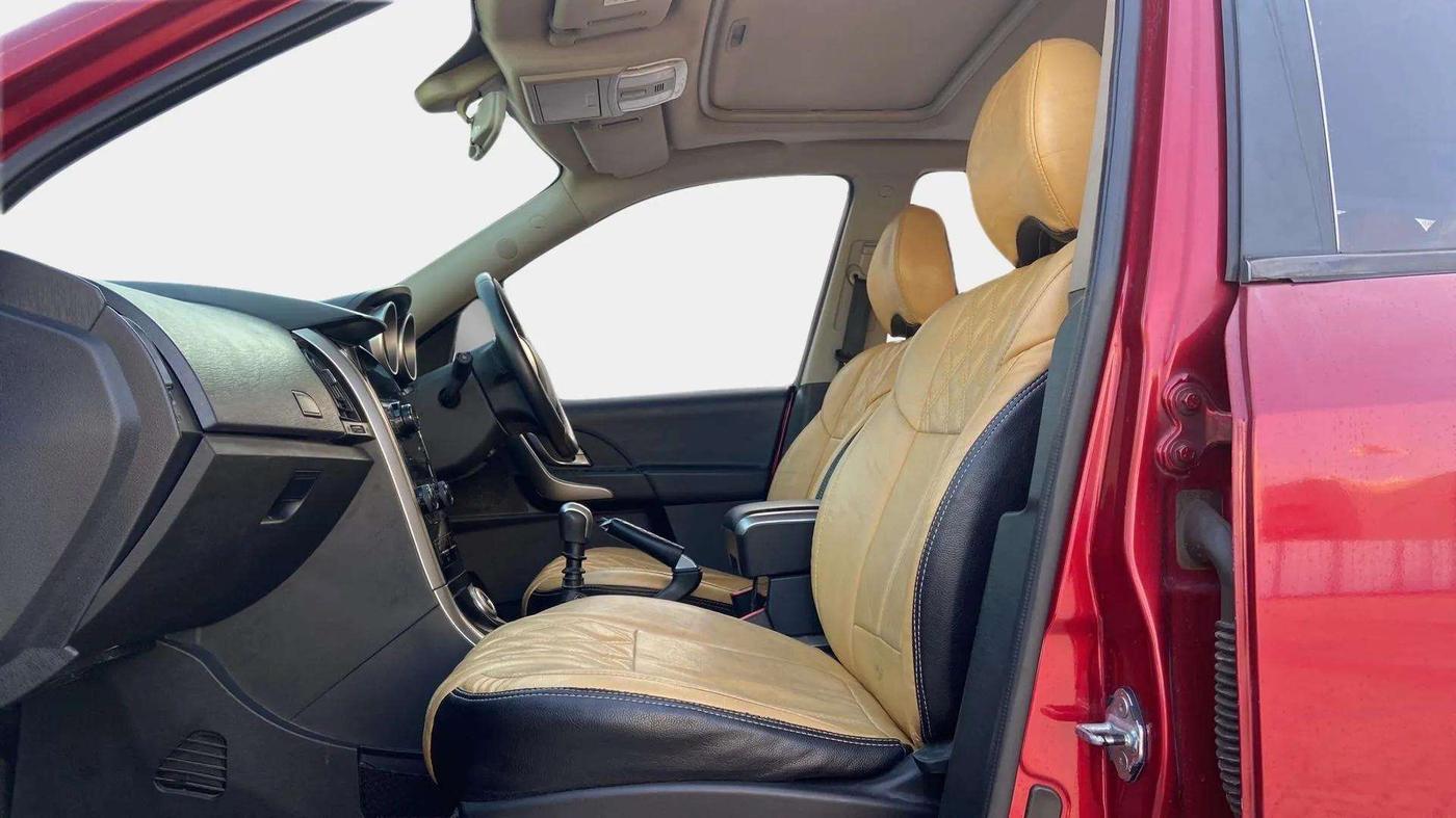 2018 Mahindra XUV500 W9, Diesel, Manual, 79,848 km, Right Side Front Door Cabin