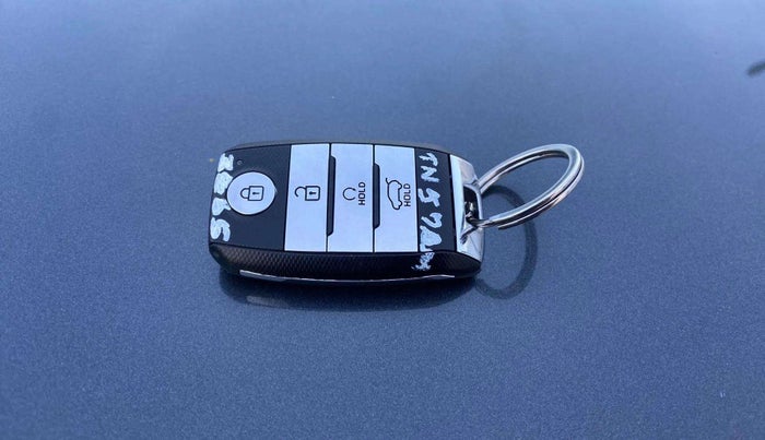 2021 KIA SONET HTX 1.0 IMT, Petrol, Manual, 22,300 km, Key Close Up