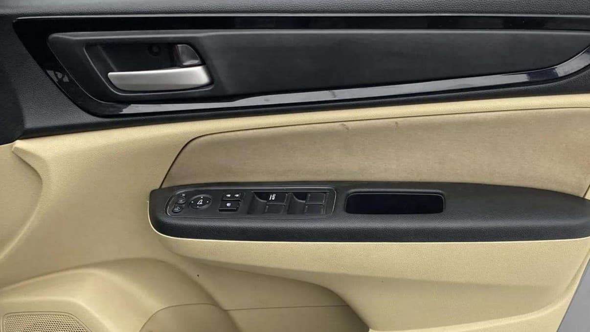2020 Honda Amaze 1.2L I-VTEC VX CVT, Petrol, Automatic, 60,047 km, Driver Side Door Panels Control