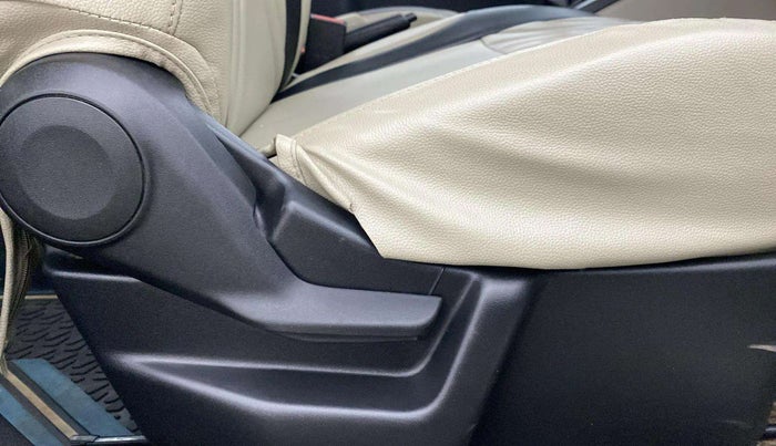 2019 Maruti New Wagon-R LXI CNG (O) 1.0, CNG, Manual, 80,615 km, Driver Side Adjustment Panel