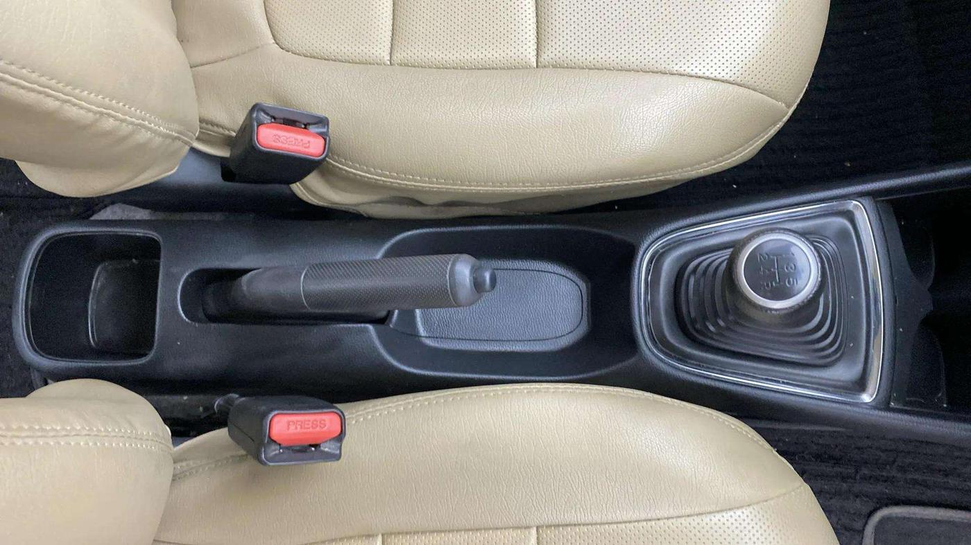 2018 Honda Amaze 1.5L I-DTEC S, Diesel, Manual, 59,357 km, Gear Lever