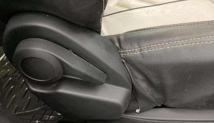 2022 Tata ALTROZ XE PLUS PETROL, Petrol, Manual, 27,622 km, Driver Side Adjustment Panel