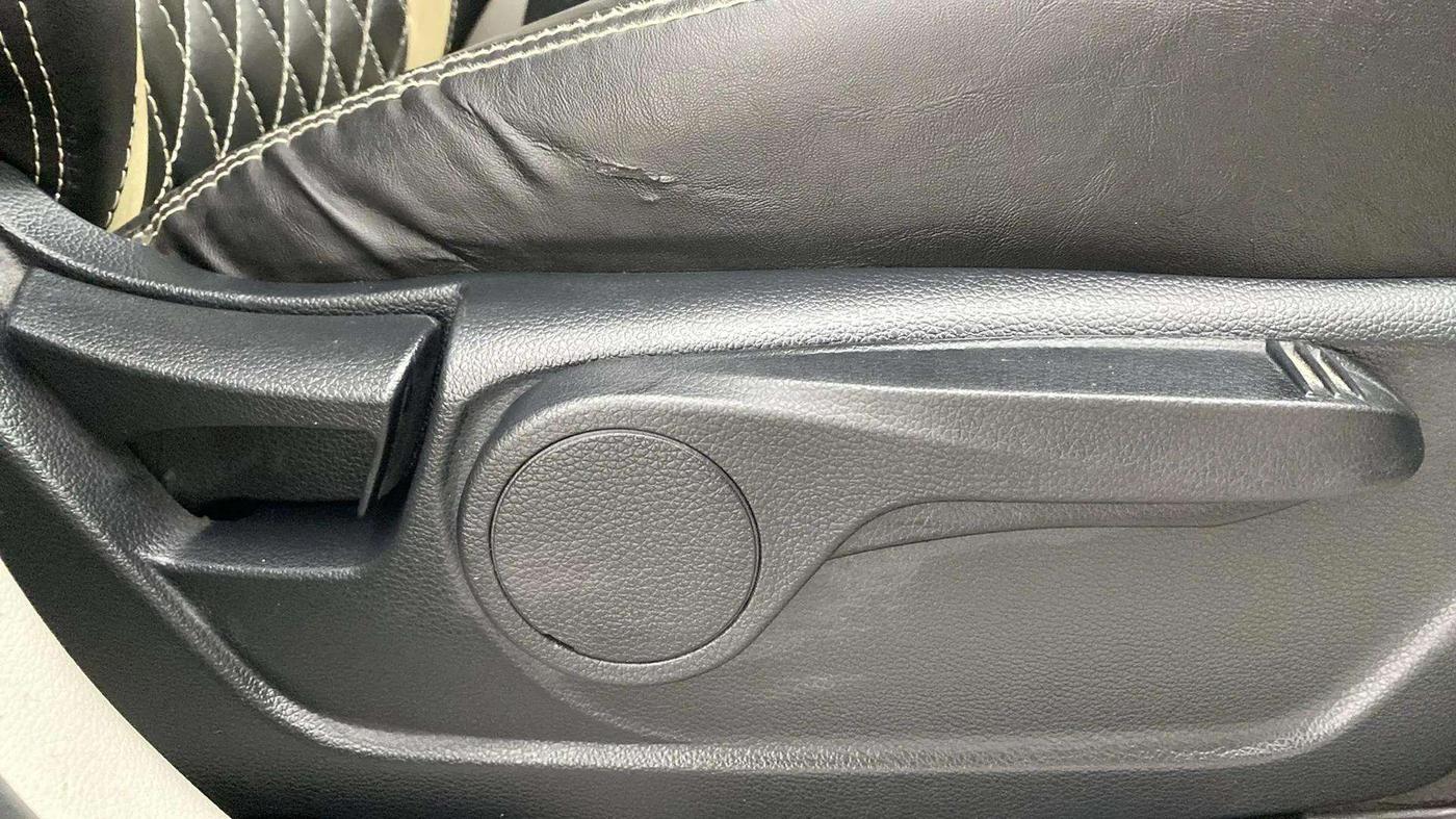 2019 Mahindra XUV300 W8 1.5 DIESEL, Diesel, Manual, 55,349 km, Driver Side Adjustment Panel
