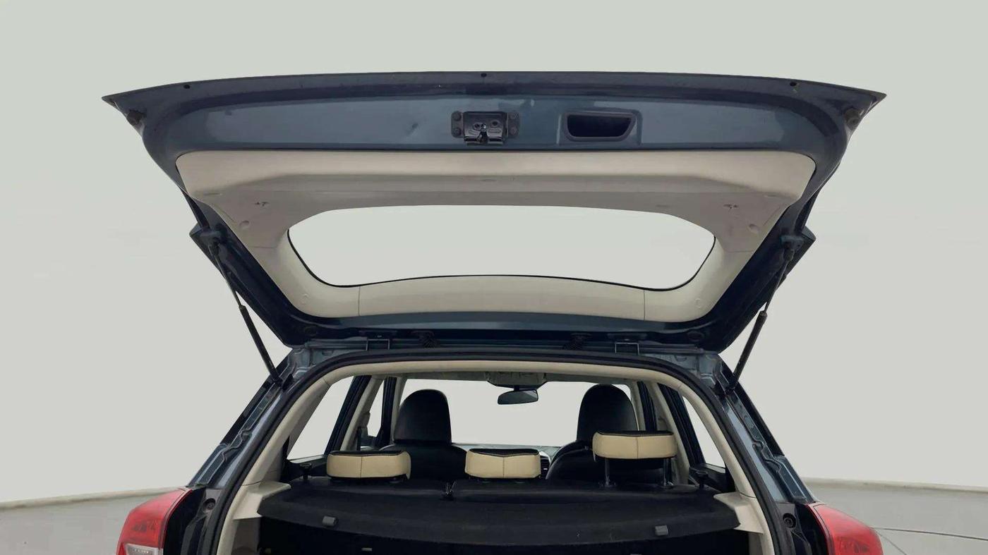 2019 Mahindra XUV300 W8 1.5 DIESEL, Diesel, Manual, 55,349 km, Boot Door Open
