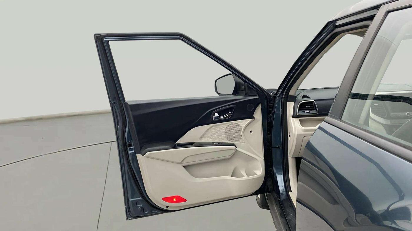 2019 Mahindra XUV300 W8 1.5 DIESEL, Diesel, Manual, 55,349 km, LHS Front Door