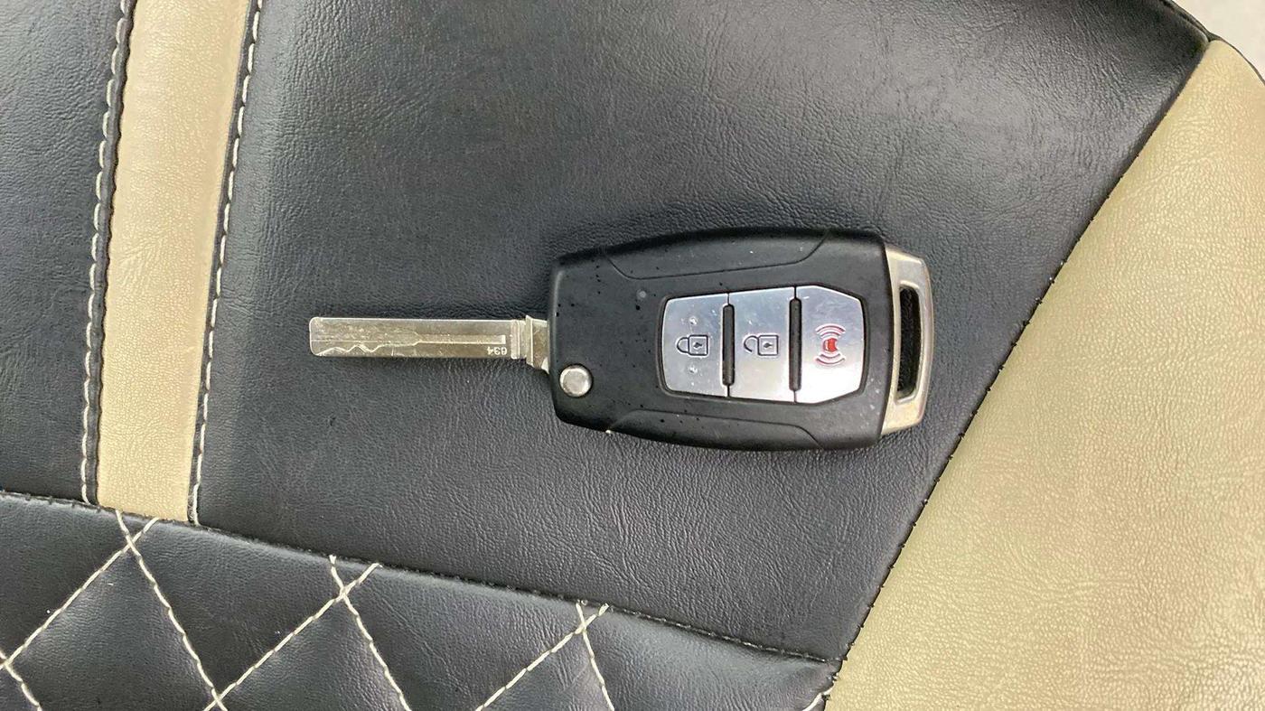 2019 Mahindra XUV300 W8 1.5 DIESEL, Diesel, Manual, 55,349 km, Key Close Up