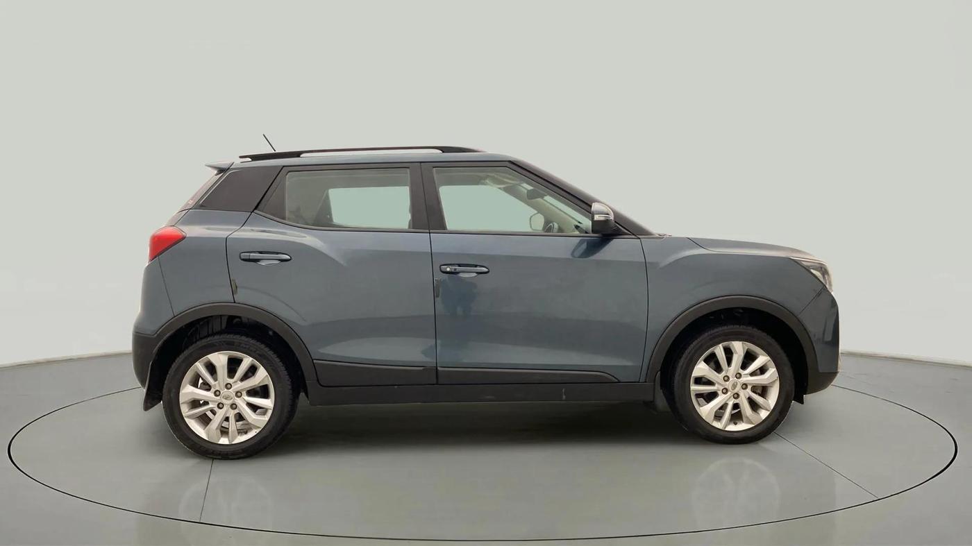 2019 Mahindra XUV300 W8 1.5 DIESEL, Diesel, Manual, 55,349 km, Right Side View