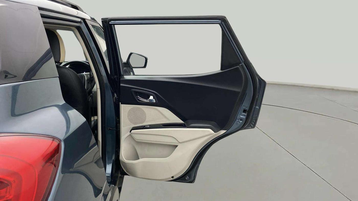 2019 Mahindra XUV300 W8 1.5 DIESEL, Diesel, Manual, 55,349 km, RHS Rear Door