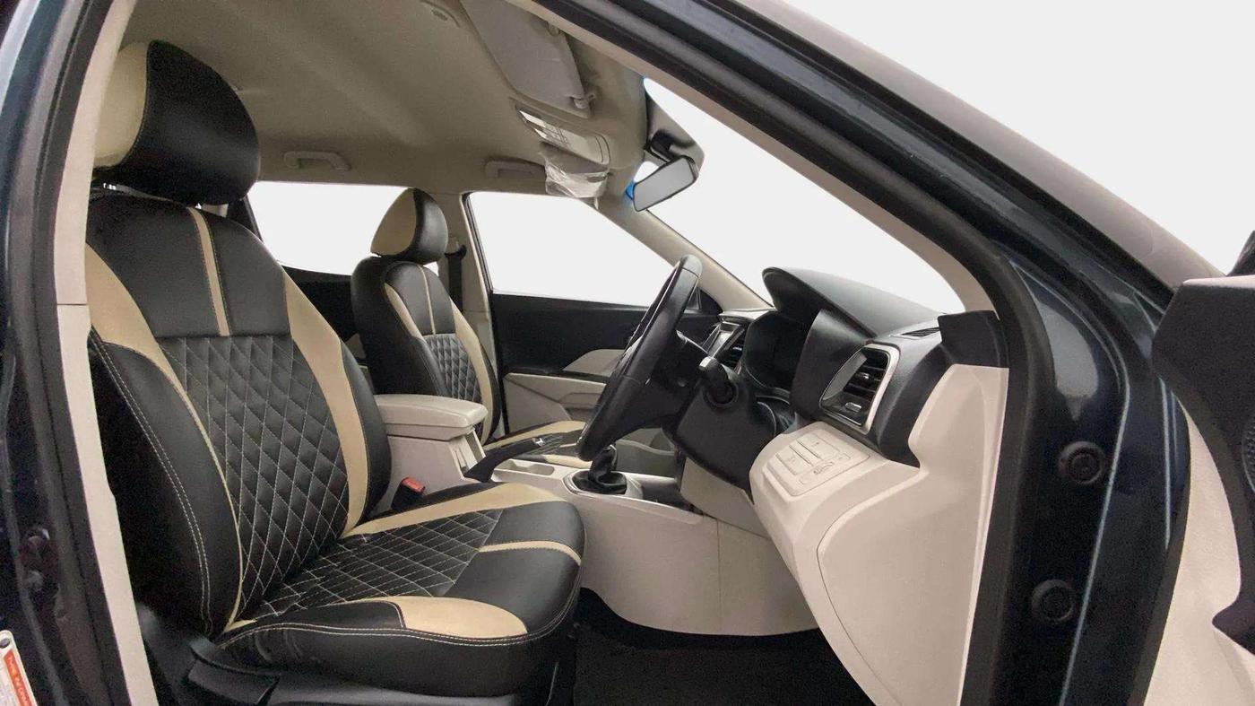 2019 Mahindra XUV300 W8 1.5 DIESEL, Diesel, Manual, 55,349 km, Right Side Front Door Cabin