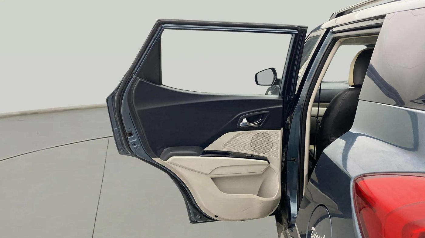 2019 Mahindra XUV300 W8 1.5 DIESEL, Diesel, Manual, 55,349 km, LHS Rear Door