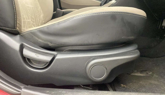 2015 Hyundai Xcent SX AT 1.2 (O), Petrol, Automatic, 47,193 km, Driver Side Adjustment Panel