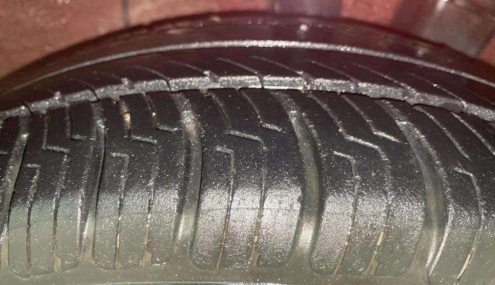 2015 Hyundai Xcent SX AT 1.2 (O), Petrol, Automatic, 47,193 km, Left Rear Tyre Tread
