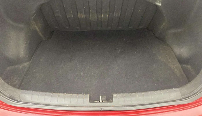 2015 Hyundai Xcent SX AT 1.2 (O), Petrol, Automatic, 47,193 km, Boot Inside