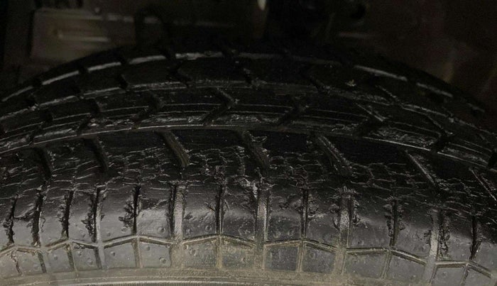 2015 Maruti Swift Dzire VXI, Petrol, Manual, 28,745 km, Left Front Tyre Tread