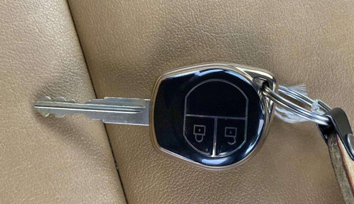 2015 Maruti Swift Dzire VXI, Petrol, Manual, 28,745 km, Key Close Up