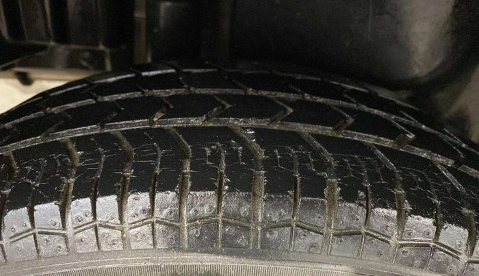 2015 Maruti Swift Dzire VXI, Petrol, Manual, 28,745 km, Right Rear Tyre Tread