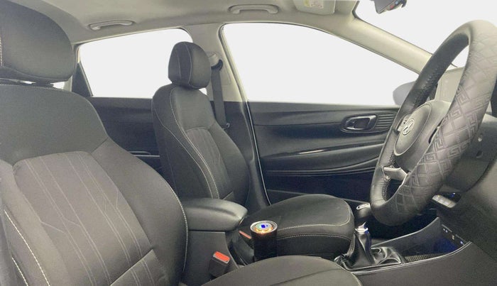 2023 Hyundai NEW I20 ASTA (O) 1.2 MT DUAL TONE, Petrol, Manual, 33,902 km, Right Side Front Door Cabin