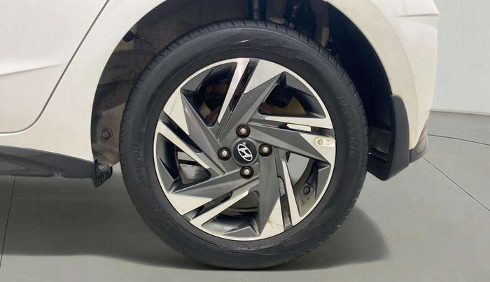 2023 Hyundai NEW I20 ASTA (O) 1.2 MT DUAL TONE, Petrol, Manual, 33,902 km, Left Rear Wheel