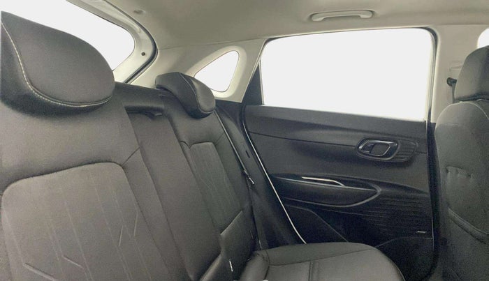 2023 Hyundai NEW I20 ASTA (O) 1.2 MT DUAL TONE, Petrol, Manual, 33,902 km, Right Side Rear Door Cabin