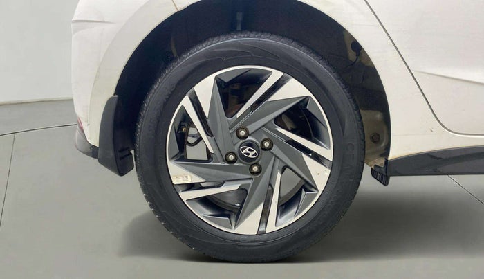 2023 Hyundai NEW I20 ASTA (O) 1.2 MT DUAL TONE, Petrol, Manual, 33,902 km, Right Rear Wheel