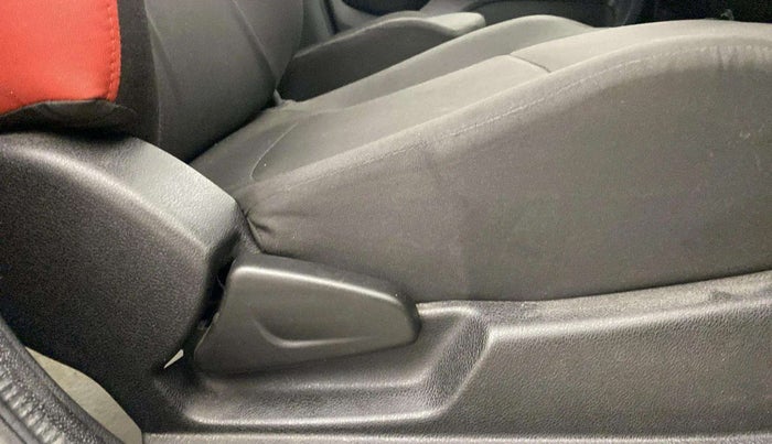 2023 Renault Kwid RXT 1.0 AMT, Petrol, Automatic, 16,553 km, Driver Side Adjustment Panel