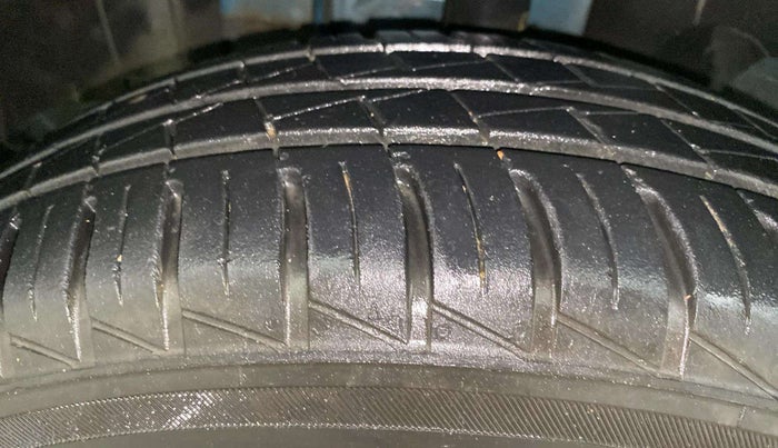 2023 Renault Kwid RXT 1.0 AMT, Petrol, Automatic, 16,553 km, Left Front Tyre Tread
