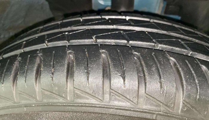 2023 Renault Kwid RXT 1.0 AMT, Petrol, Automatic, 16,553 km, Right Front Tyre Tread