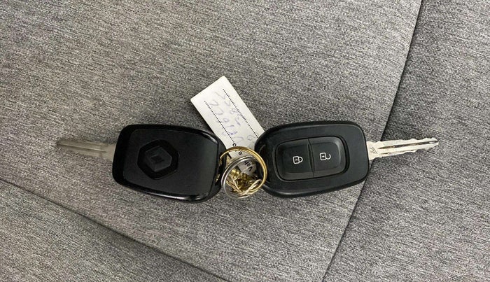 2021 Renault Kiger RXL MT, Petrol, Manual, 18,550 km, Key Close Up