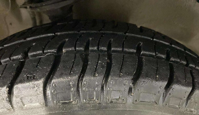 2016 Maruti Alto 800 LXI, Petrol, Manual, 9,045 km, Right Front Tyre Tread