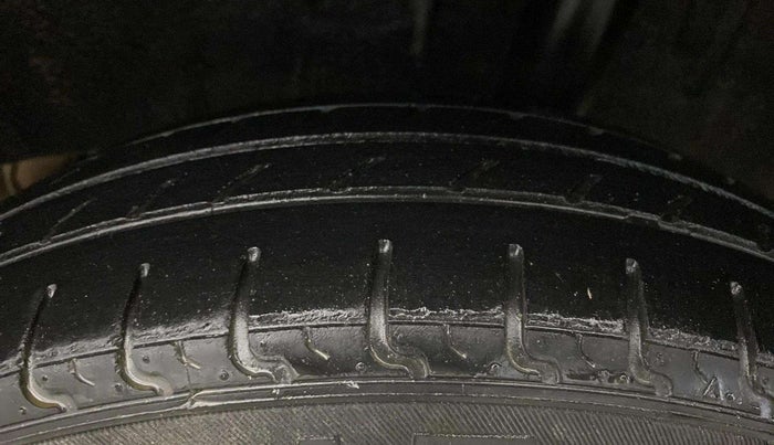 2018 Renault Kwid RXT 1.0 AMT (O), Petrol, Automatic, 29,519 km, Left Rear Tyre Tread