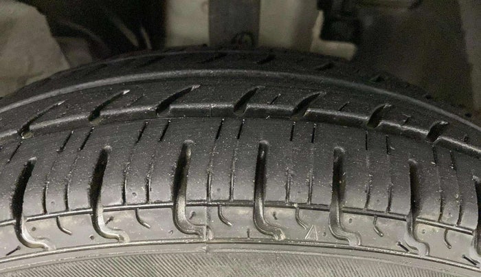 2018 Renault Kwid RXT 1.0 AMT (O), Petrol, Automatic, 29,519 km, Right Front Tyre Tread