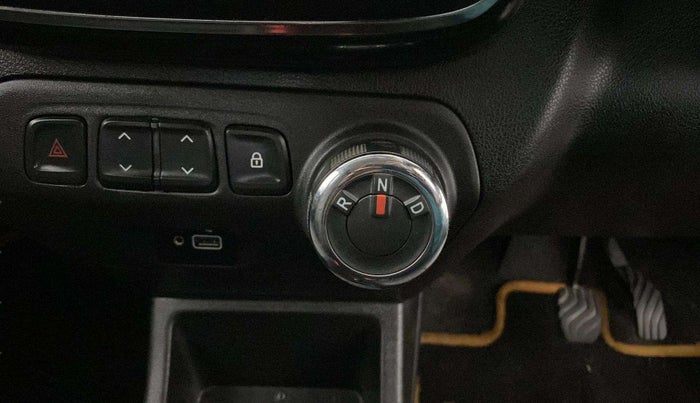 2018 Renault Kwid RXT 1.0 AMT (O), Petrol, Automatic, 29,519 km, Gear Lever