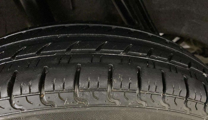 2018 Renault Kwid RXT 1.0 AMT (O), Petrol, Automatic, 29,519 km, Right Rear Tyre Tread