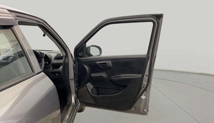 2014 Maruti Swift LXI, CNG, Manual, 96,892 km, RHS Front Door