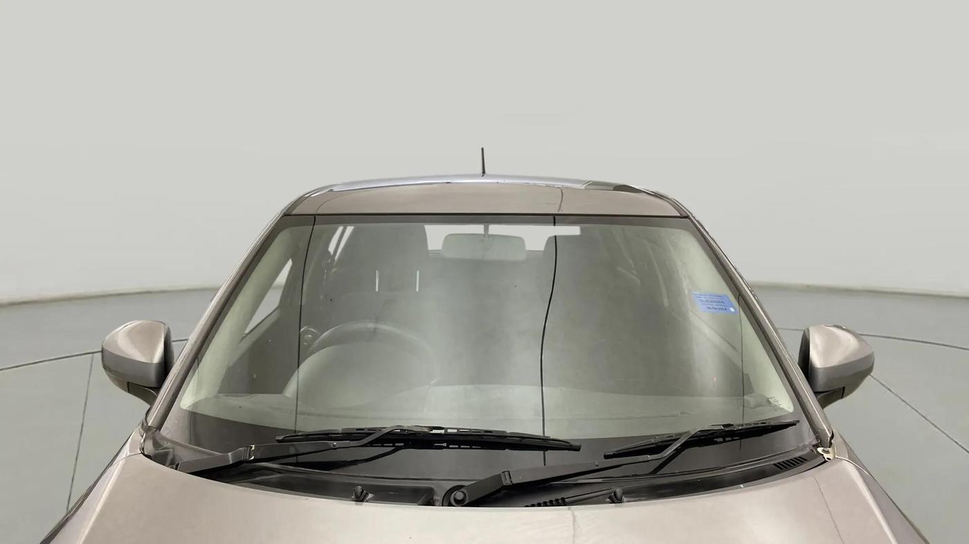 2014 Maruti Swift LXI, CNG, Manual, 96,892 km, Front Windshield