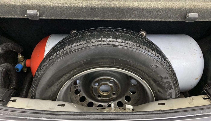 2014 Maruti Swift LXI, CNG, Manual, 96,892 km, Spare Tyre